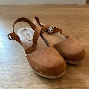 Lotta From Stockholm Low Wood Brown Clogs in Oiled Nubuck
